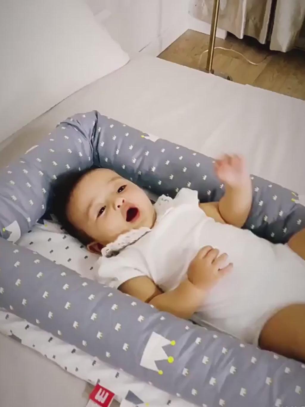 Portable Bionic Travel Crib Mattress - Foldable Anti-Pressure Infant Bed for Newborns